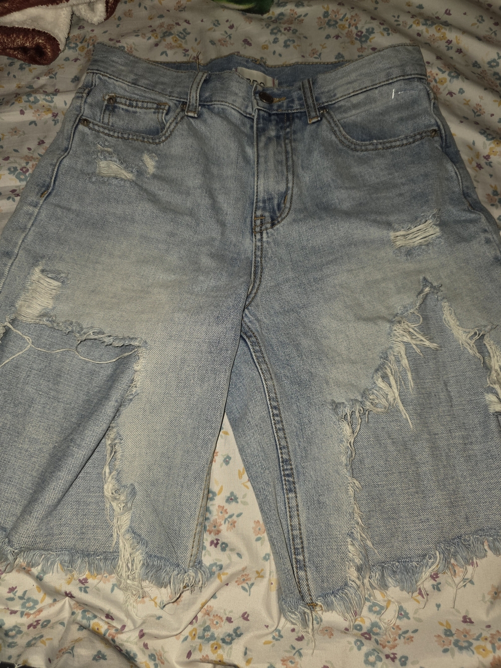 Women's BDG distressed baggy bermuda shorts size 25